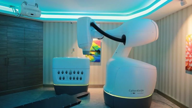 Çfarë është CyberKnife M6 dhe ku përdoret?
